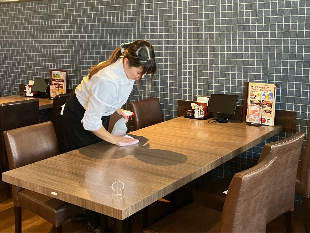 ステーキのあさくま 西梅田ハービスプラザ店(大阪府大阪市北区/西梅田駅/ホールスタッフ)_3